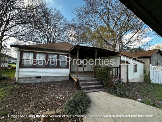 1707 Spencer Mountain Rd in Gastonia, NC - Foto de edificio - Building Photo