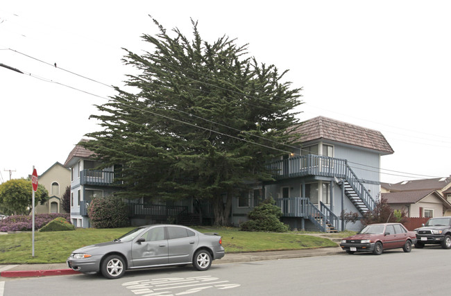 485 Laurel Ave in Half Moon Bay, CA - Building Photo - Building Photo