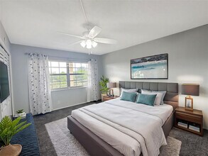 535 Oaks Dr in Pompano Beach, FL - Building Photo - Building Photo