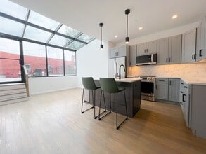 STEINWAY STREET in Queens, NY - Foto de edificio - Building Photo