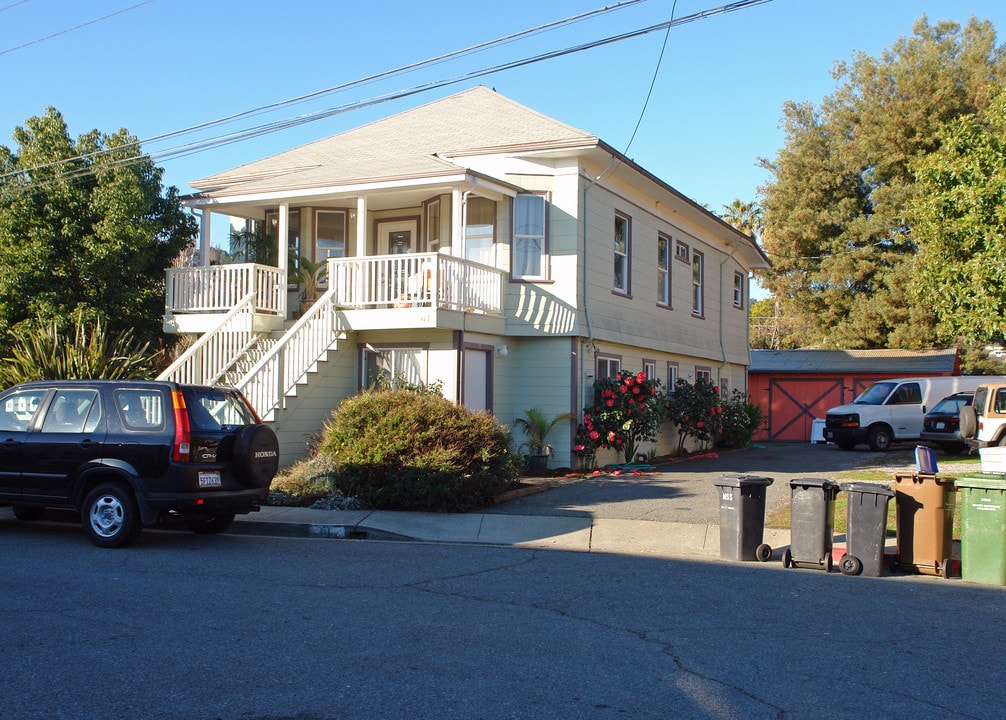 61 Mariposa Rd in San Rafael, CA - Foto de edificio