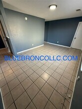 201 Sky Vue Dr in Raymore, MO - Building Photo - Building Photo