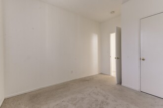 9392 Lakepoint Dr in Elk Grove, CA - Building Photo - Building Photo