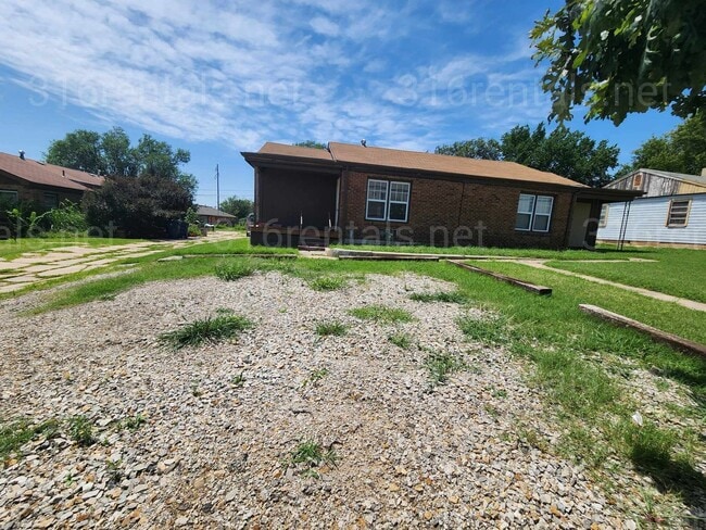 property at 1411 N Erie Ave