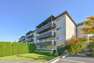 The Mauna Kea Apartments (Age-Restricted/55+) in Tukwila, WA - Building Photo