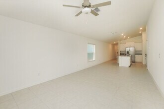 17876 Beaming Rays Ln in Lutz, FL - Building Photo - Building Photo