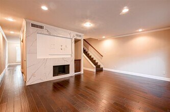 1926 Augusta Dr in Houston, TX - Building Photo - Building Photo