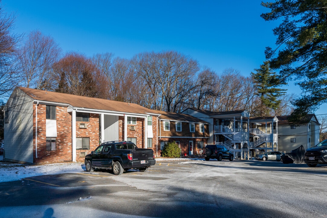 Edgewood Park Apartments in Clinton, MA - Building Photo