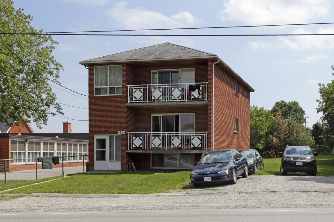 5905 King Rd in Nobleton, ON - Building Photo