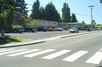 Newport Manor Apartments in Bellevue, WA - Building Photo - Building Photo