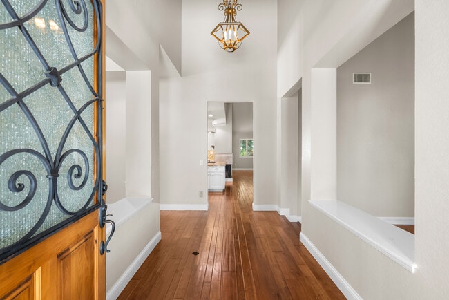 9835 Columbus Ave in Los Angeles, CA - Building Photo - Building Photo
