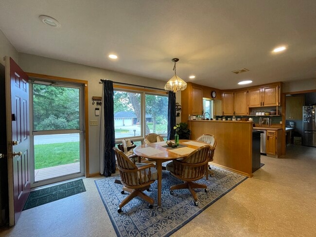 property at 2018 Greenbriar Cir