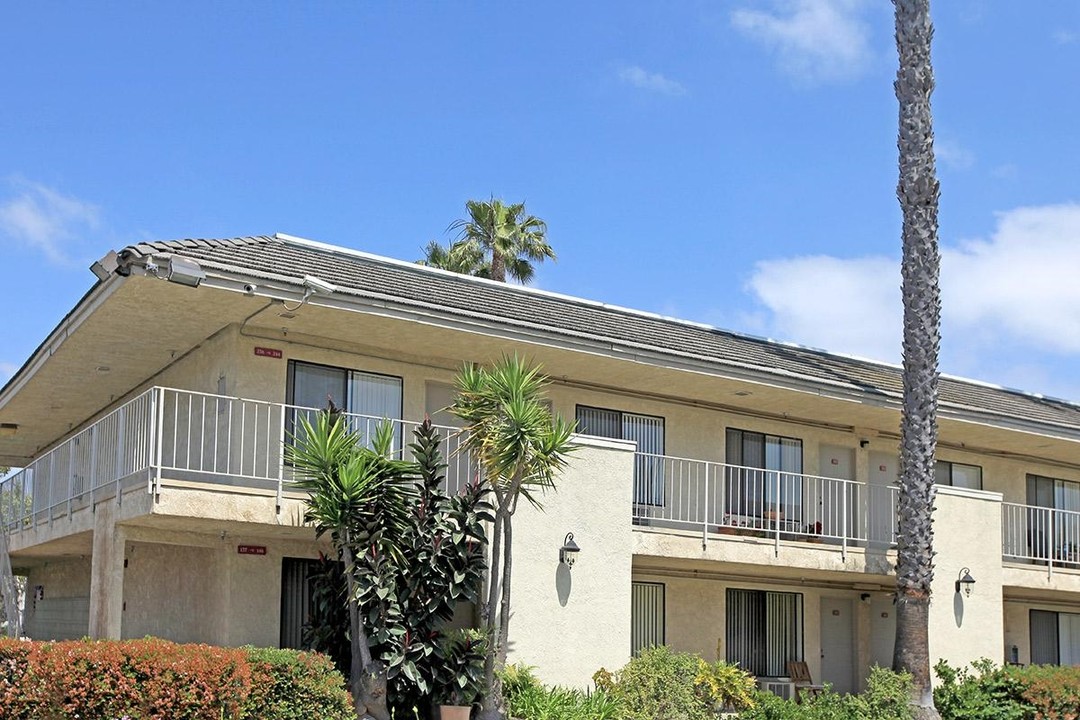 Costa Mesa Village Apartments in Costa Mesa, CA - Building Photo