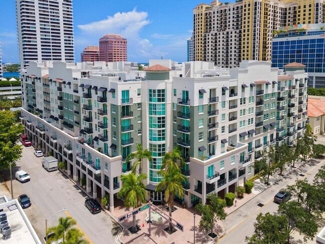 600 S Dixie Hwy, Unit 303 in West Palm Beach, FL - Building Photo - Building Photo