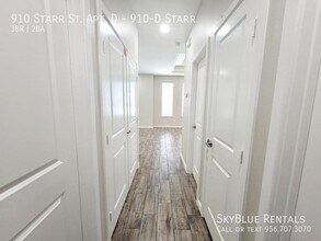 910 Starr St, Unit 910-D Starr in Mercedes, TX - Building Photo - Building Photo