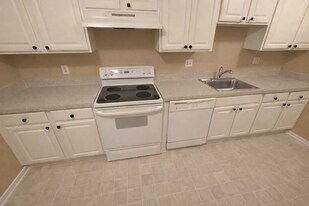 31576 Orchard Crk, Unit 51 in Farmington Hills, MI - Building Photo