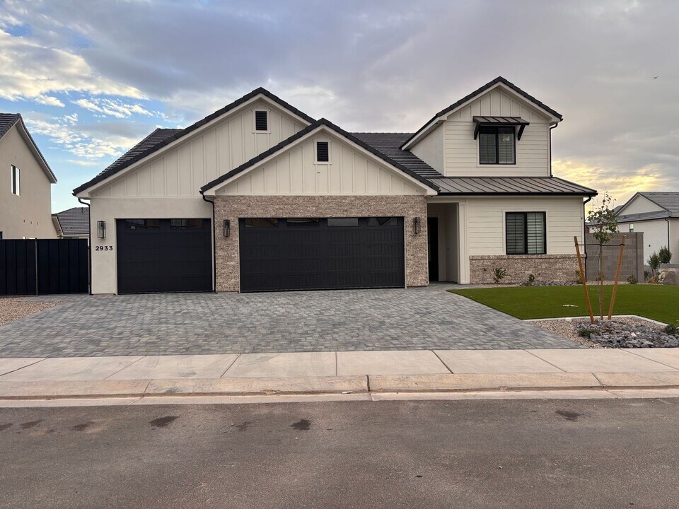 2933 E Yavin Wy in Saint George, UT - Building Photo