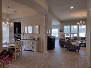 12307 Merritt villa in San Antonio, TX - Building Photo - Building Photo