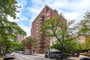 320 E 54th St in New York, NY - Building Photo