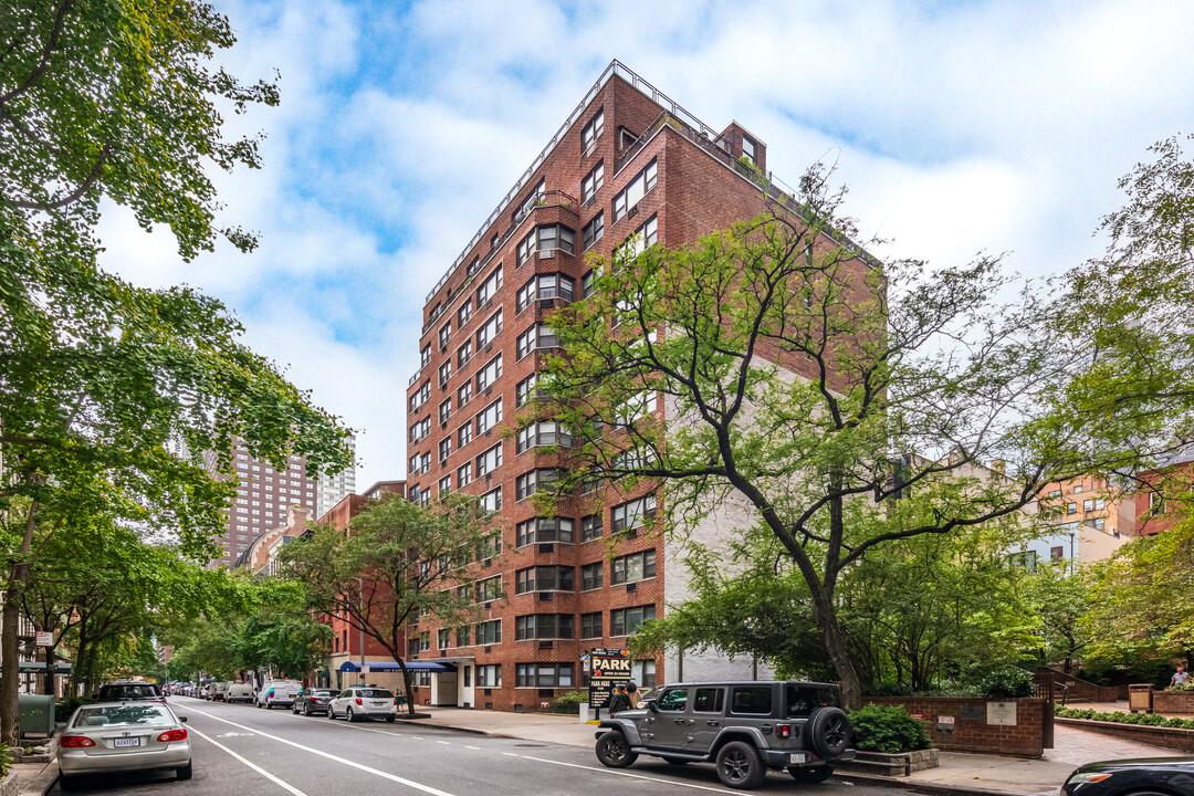 320 E 54th St in New York, NY - Foto de edificio