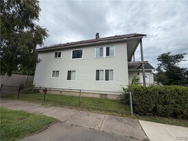 1230 Thorn St in Utica, NY - Building Photo