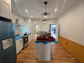 55 Lowell St, Unit 1 in Somerville, MA - Building Photo - Building Photo