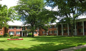 The Haven at Grosse Pointe in Harper Woods, MI - Foto de edificio - Building Photo