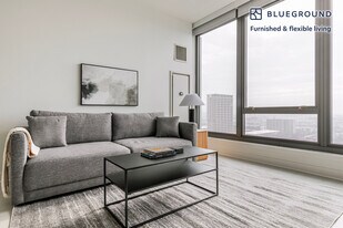 1035 W Van Buren St in Chicago, IL - Building Photo