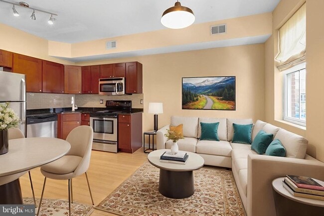 property at 909 N 19th St