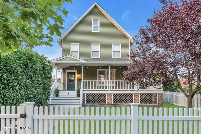 property at 1105 2nd Ave