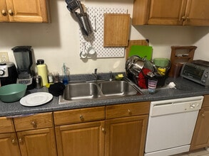 72 Prentiss St, Unit #2 in Watertown, MA - Foto de edificio - Building Photo