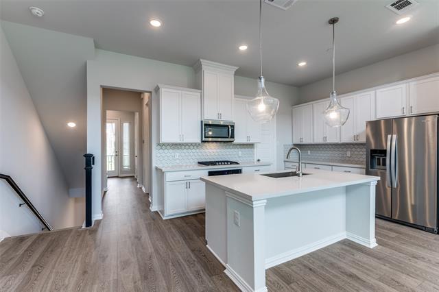 8295 Challenger Ln in Frisco, TX - Building Photo