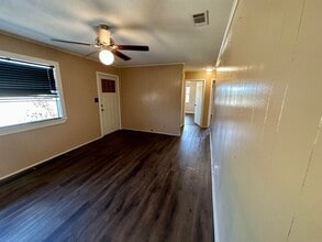 1301 Ash St in Llano, TX - Building Photo - Building Photo