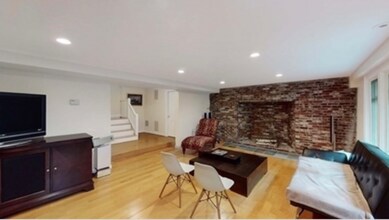 40 Possum Rd-Unit -Lower in Weston, MA - Foto de edificio - Building Photo