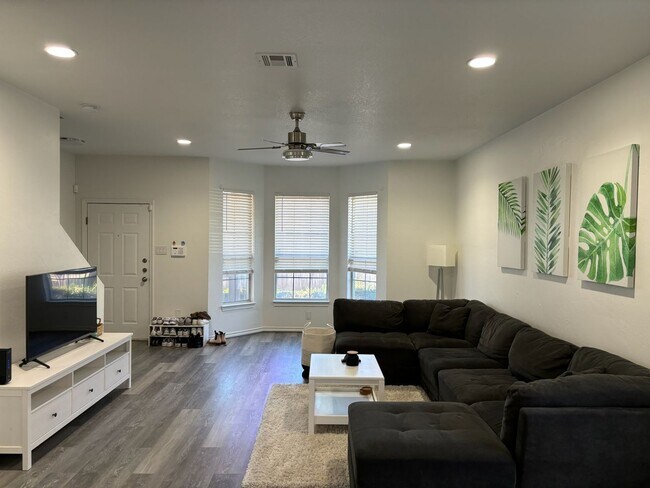 2009 S 10th St in Waco, TX - Building Photo - Building Photo