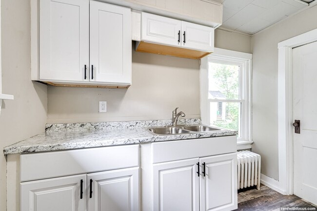 579 Mt Vernon St in Oshkosh, WI - Building Photo - Building Photo