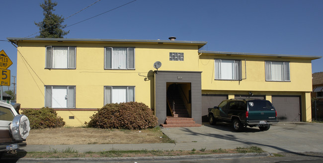 2715-2719 Parker Ave in Oakland, CA - Building Photo - Building Photo