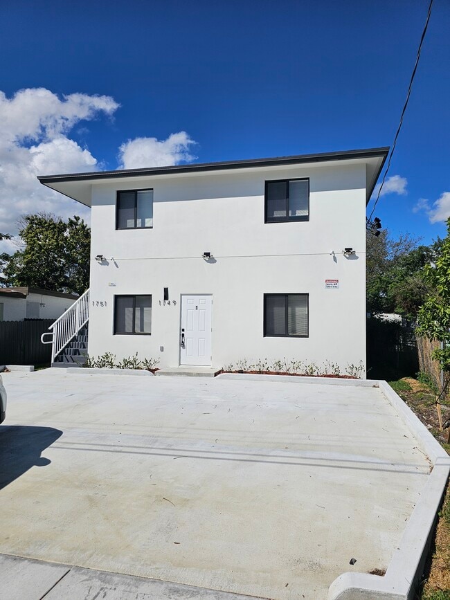 1749 NW 69th St in Miami, FL - Building Photo - Building Photo