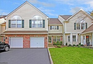 29 Cooper Ln in Millington, NJ - Building Photo