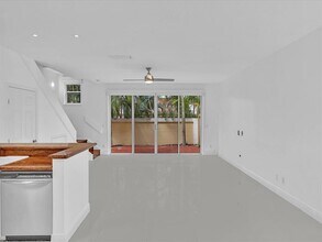 812 SE 4th Ct in Deerfield Beach, FL - Building Photo - Building Photo