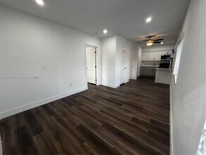 550 SW 16th Ave in Miami, FL - Foto de edificio - Building Photo