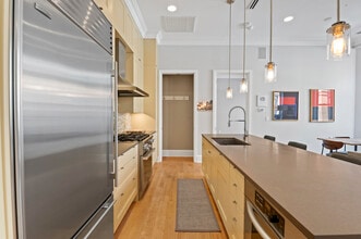 421 Chestnut St, Unit 404 in Philadelphia, PA - Building Photo - Building Photo
