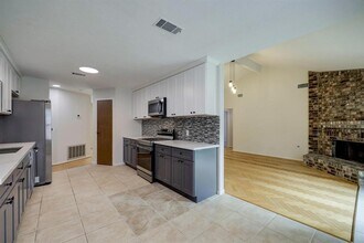 34 N High Oaks Cir in Spring, TX - Building Photo - Building Photo
