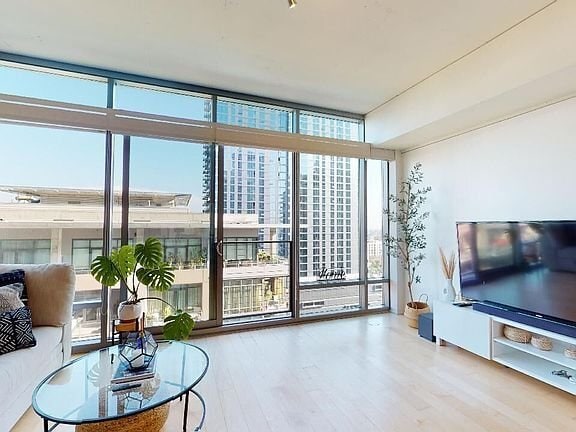 property at 1100 S Hope St