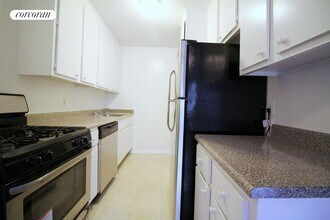 401 2nd Ave in New York, NY - Building Photo - Building Photo