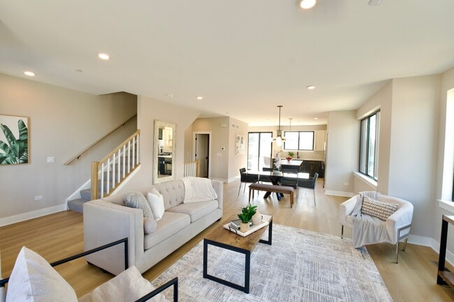 177 Pointe Dr in Northbrook, IL - Building Photo - Building Photo