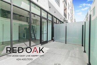 1860 N Western Ave in Los Angeles, CA - Building Photo - Building Photo