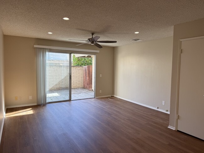 183 Southampton Way in Placentia, CA - Building Photo - Building Photo