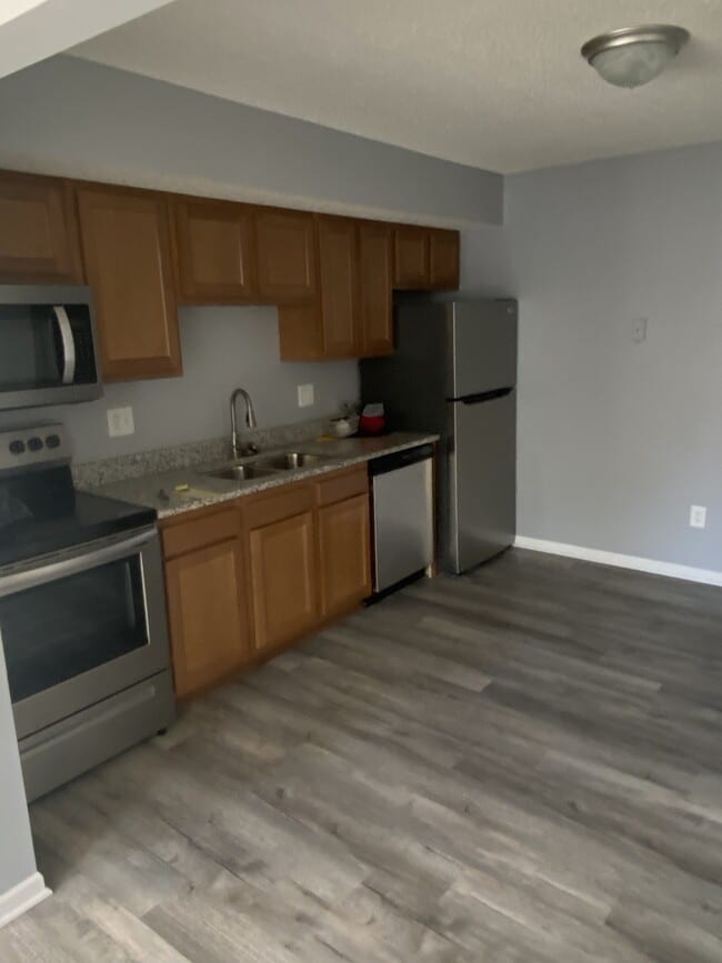 535 Huron Dr W, Unit C in Heath, OH - Foto de edificio - Building Photo