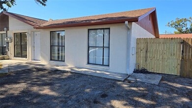 8810 Covered Bridge Ct in Tampa, FL - Building Photo - Building Photo